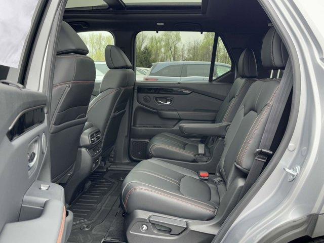 Photo of 2025 Silver Honda Pilot