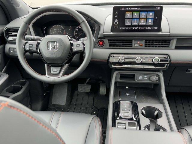 Photo of 2025 Silver Honda Pilot