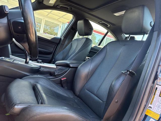 Photo of 2016 Imperial Blue Metallic BMW 320