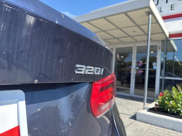 Photo of 2016 Imperial Blue Metallic BMW 320