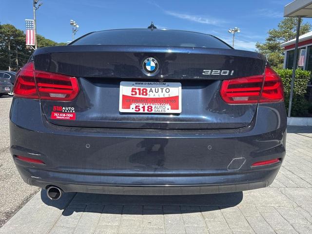 Photo of 2016 Imperial Blue Metallic BMW 320