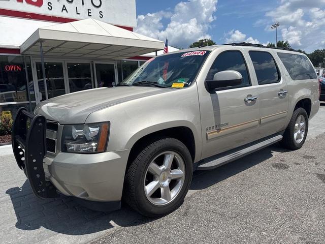 Photo of 2013 Champagne Silver Metallic Chevrolet Suburban