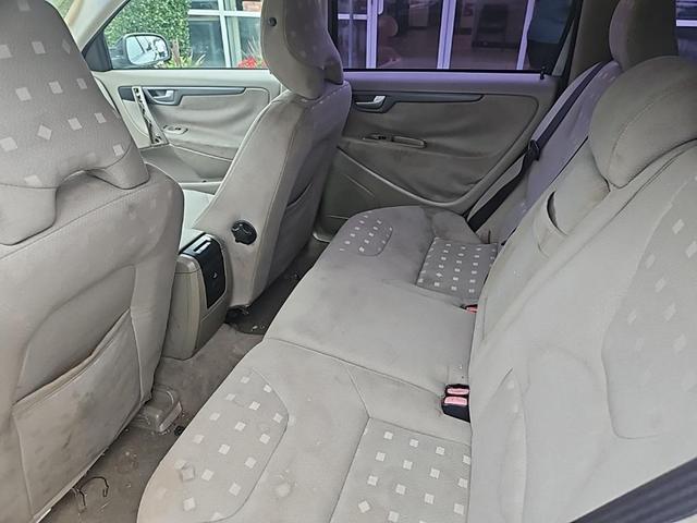 Photo of 2005 Black Sapphire Metallic Volvo V70