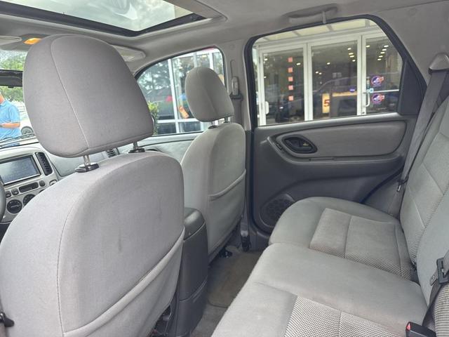 Photo of 2006 Sonic Blue Clearcoat Metallic Ford Escape