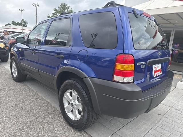 Photo of 2006 Sonic Blue Clearcoat Metallic Ford Escape