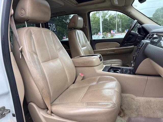 Photo of 2007 Summit White GMC Yukon XL