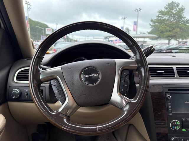 Photo of 2007 Summit White GMC Yukon XL