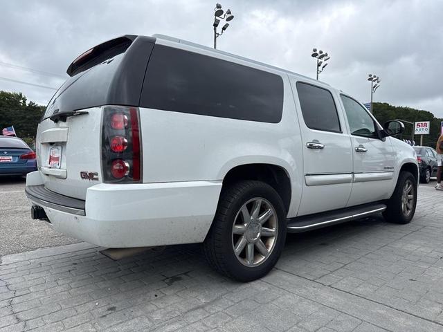 Photo of 2007 Summit White GMC Yukon XL