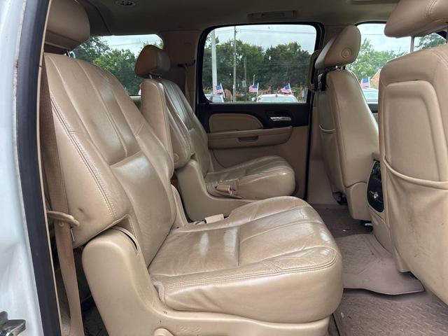 Photo of 2007 Summit White GMC Yukon XL