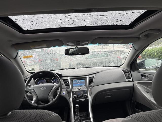 Photo of 2011 Pacific Blue Pearl Hyundai SONATA