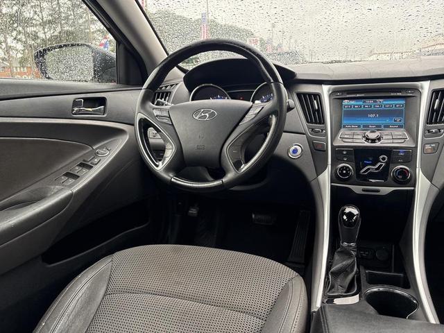 Photo of 2011 Pacific Blue Pearl Hyundai SONATA