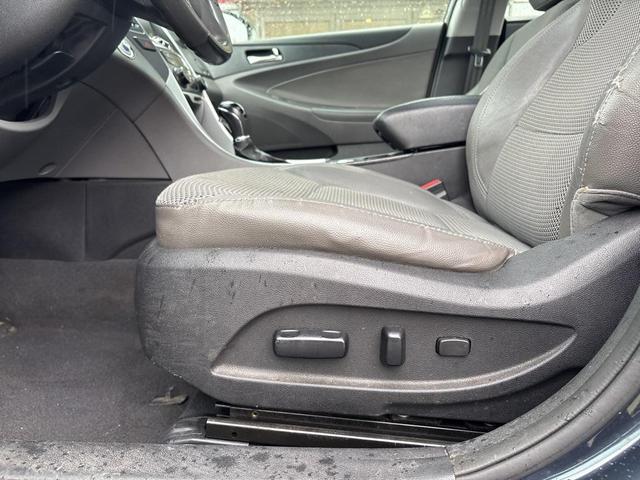 Photo of 2011 Pacific Blue Pearl Hyundai SONATA