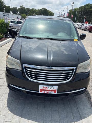 Photo of 2014 Brilliant Black Crystal Pearlcoat Chrysler Town & Country