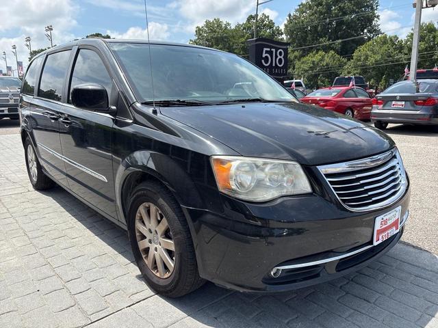 Photo of 2014 Brilliant Black Crystal Pearlcoat Chrysler Town & Country