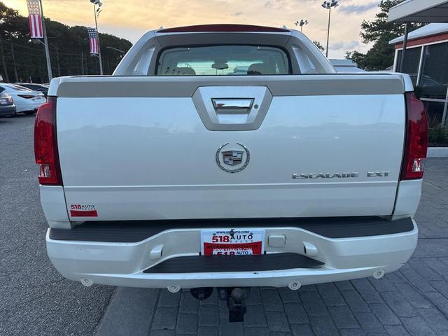 Photo of 2006 Diamond White Cadillac Escalade EXT