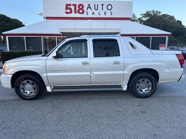 Photo of 2006 Diamond White Cadillac Escalade EXT