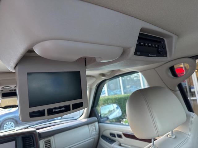 Photo of 2006 Diamond White Cadillac Escalade EXT