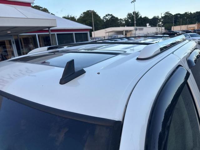 Photo of 2006 Diamond White Cadillac Escalade EXT
