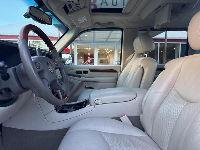 Photo of 2006 Diamond White Cadillac Escalade EXT
