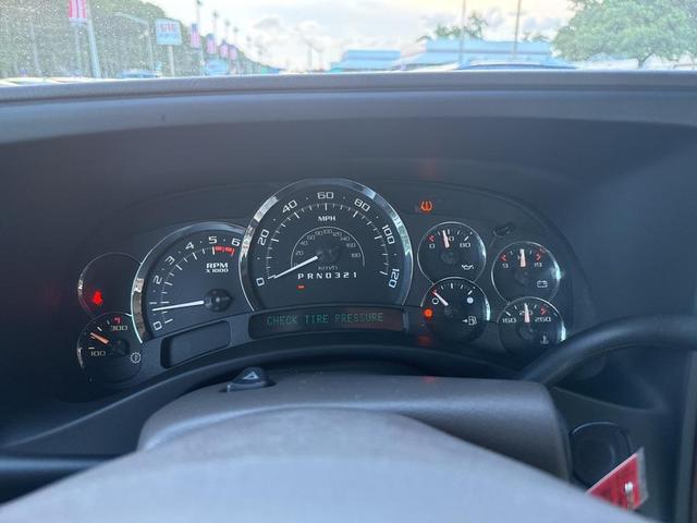 Photo of 2006 Diamond White Cadillac Escalade EXT