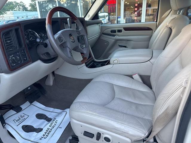 Photo of 2006 Diamond White Cadillac Escalade EXT