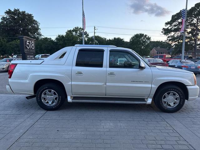 Photo of 2006 Diamond White Cadillac Escalade EXT