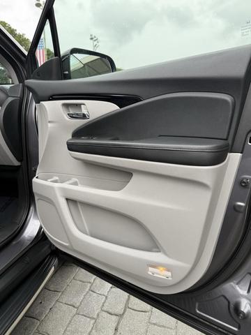 Photo of 2018 Crystal Black Pearl Honda Pilot