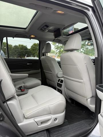 Photo of 2018 Crystal Black Pearl Honda Pilot