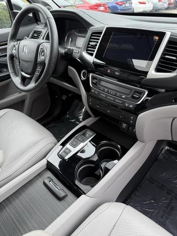Photo of 2018 Crystal Black Pearl Honda Pilot
