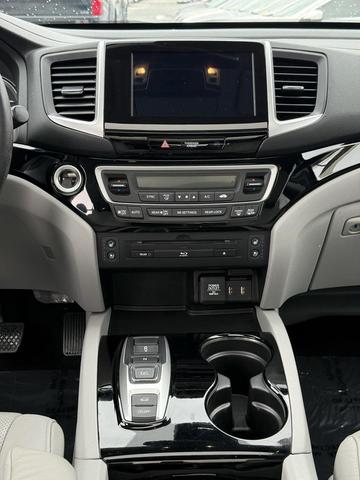 Photo of 2018 Crystal Black Pearl Honda Pilot