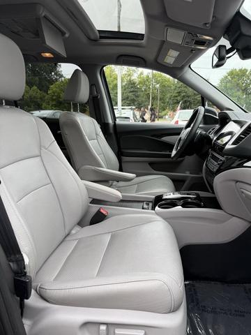 Photo of 2018 Crystal Black Pearl Honda Pilot