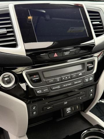 Photo of 2018 Crystal Black Pearl Honda Pilot