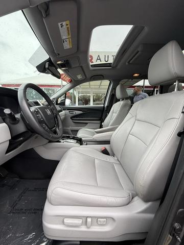 Photo of 2018 Crystal Black Pearl Honda Pilot