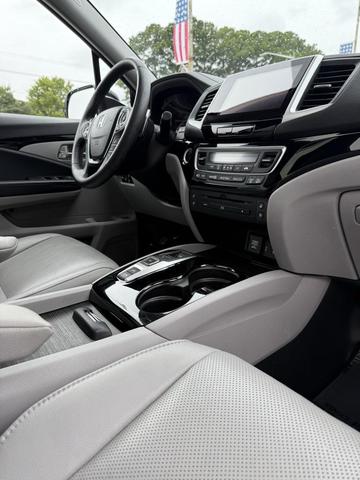 Photo of 2018 Crystal Black Pearl Honda Pilot