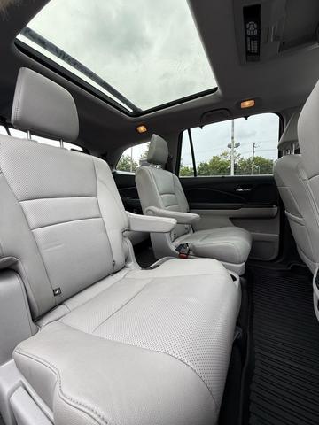 Photo of 2018 Crystal Black Pearl Honda Pilot