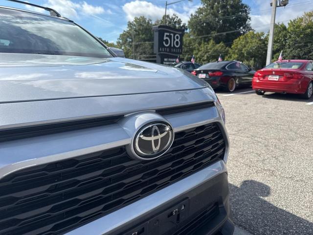 Photo of 2022 Silver Toyota RAV4
