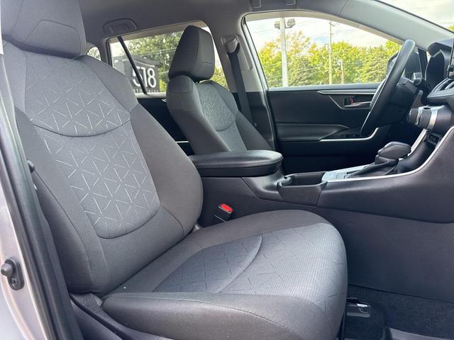 Photo of 2022 Silver Toyota RAV4