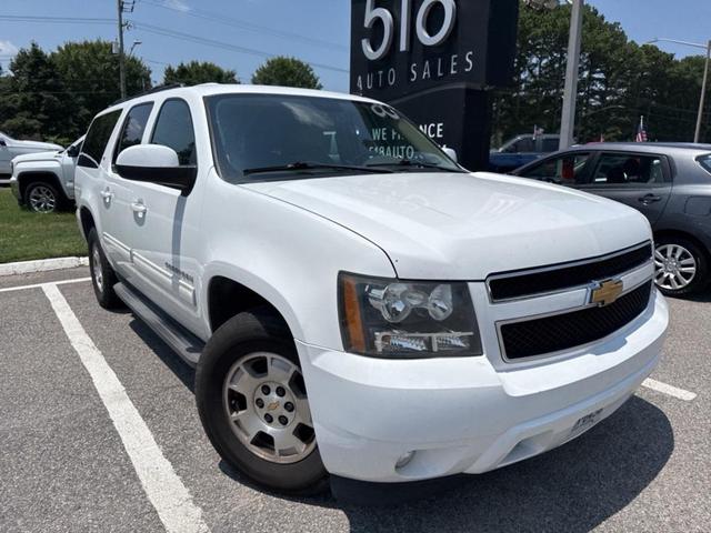 Photo of 2014 Summit White Chevrolet Suburban