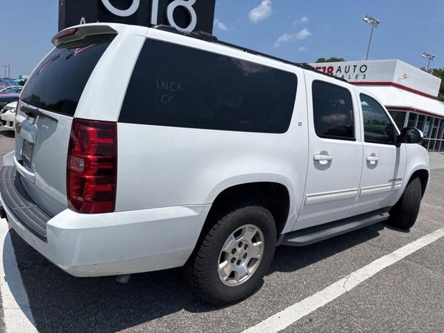 Photo of 2014 Summit White Chevrolet Suburban