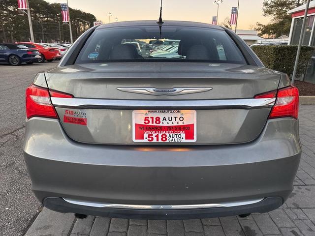 Photo of 2012 Tungsten Metallic Clearcoat Chrysler 200