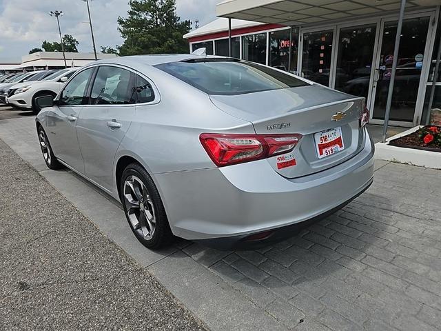 Photo of 2020 Silver Ice Metallic Chevrolet Malibu