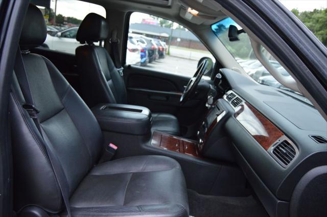 Photo of 2014 Black Chevrolet Suburban