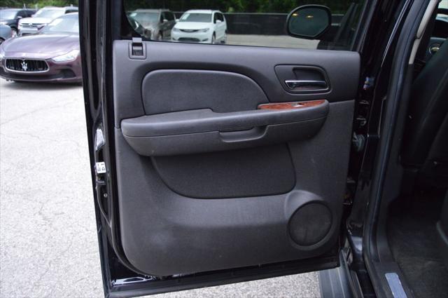 Photo of 2014 Black Chevrolet Suburban