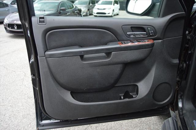 Photo of 2014 Black Chevrolet Suburban