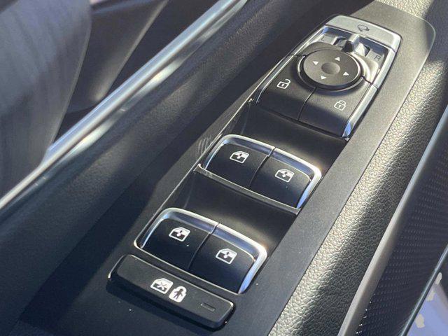 Photo of 2025 Glacial White Pearl Kia Telluride