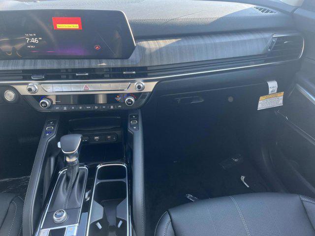 Photo of 2025 Glacial White Pearl Kia Telluride