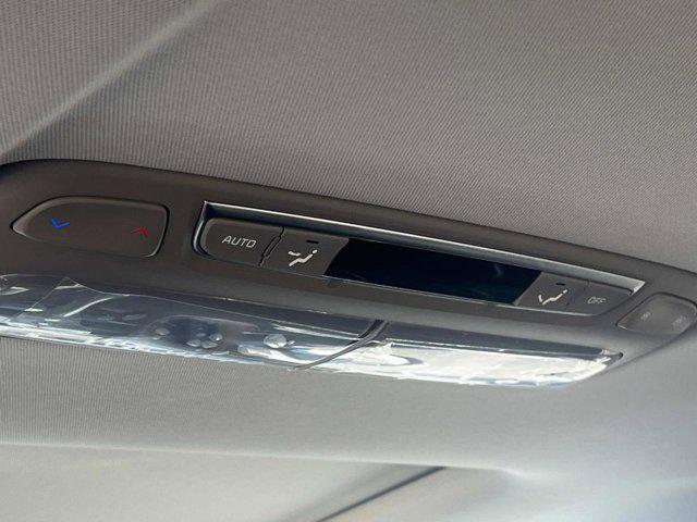 Photo of 2025 Glacial White Pearl Kia Telluride