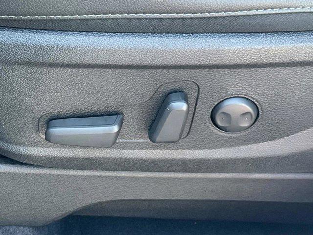 Photo of 2025 Glacial White Pearl Kia Telluride