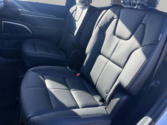 Photo of 2025 Glacial White Pearl Kia Telluride