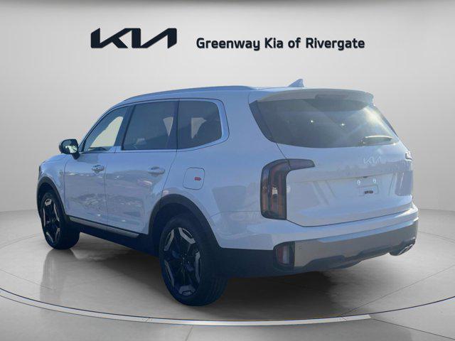 Photo of 2025 Glacial White Pearl Kia Telluride